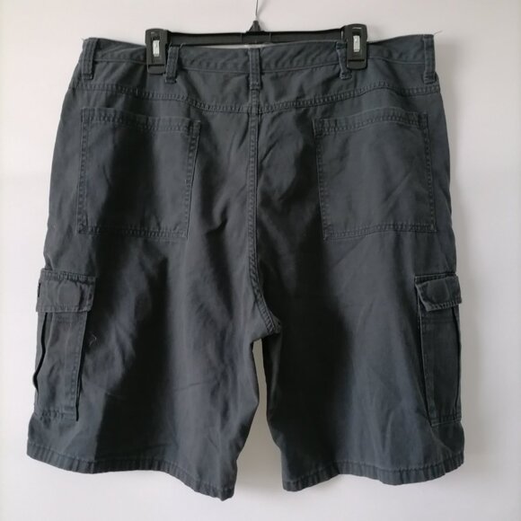 Authentic Issue Wrangler Mens Black High Rise Flat Front Cargo Shorts Size 38 - Picture 4 of 6